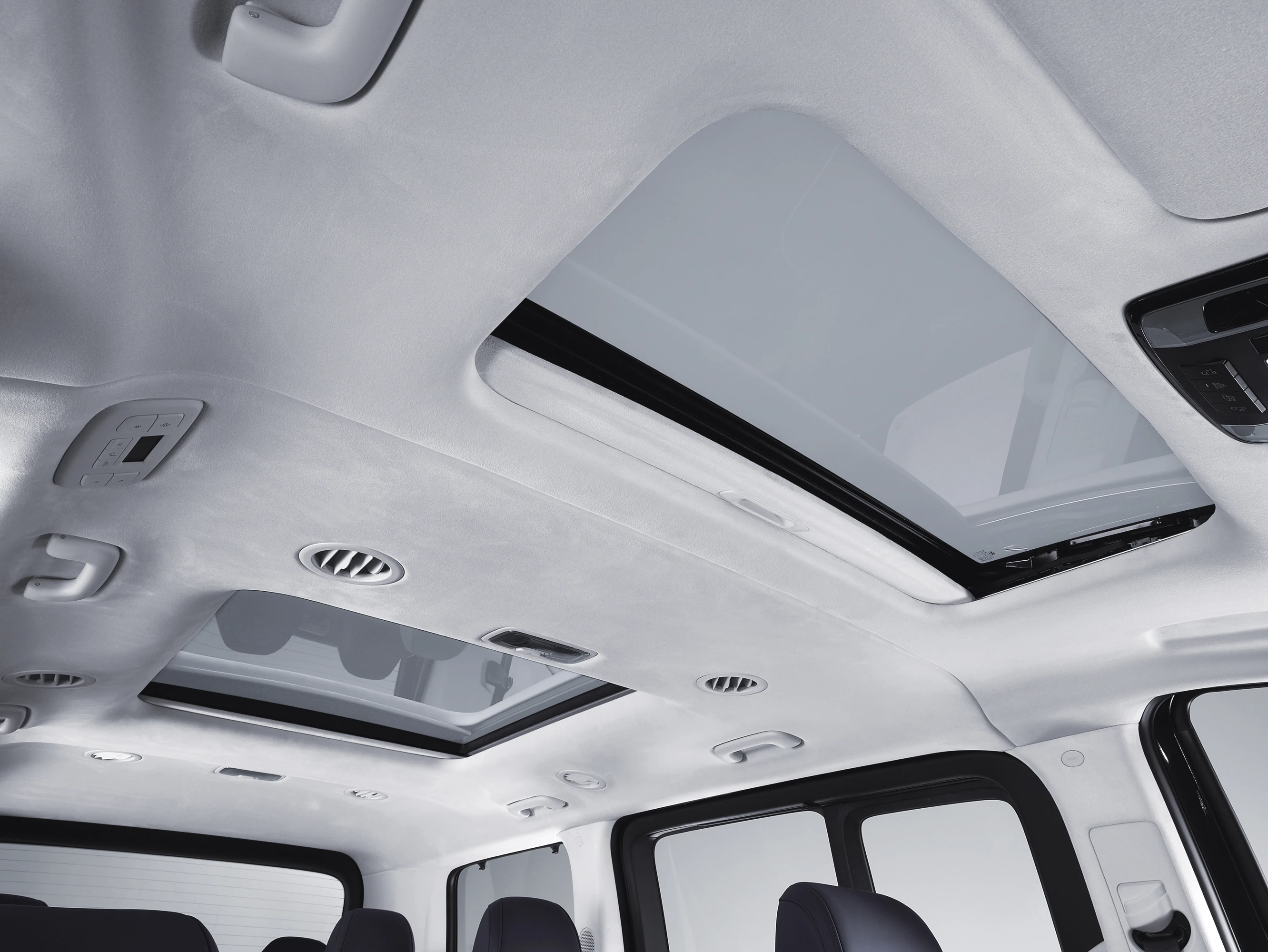 Hyundai Staria LHD FEATURE DUAL SUNROOF